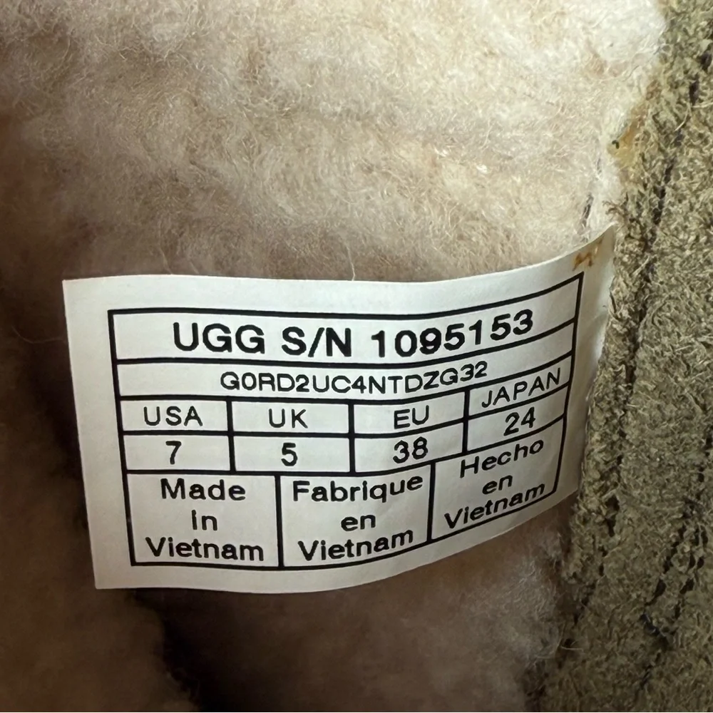 UGG Blayre Boot‎ III Tan Shearling Winter Boots Women’s Size 7